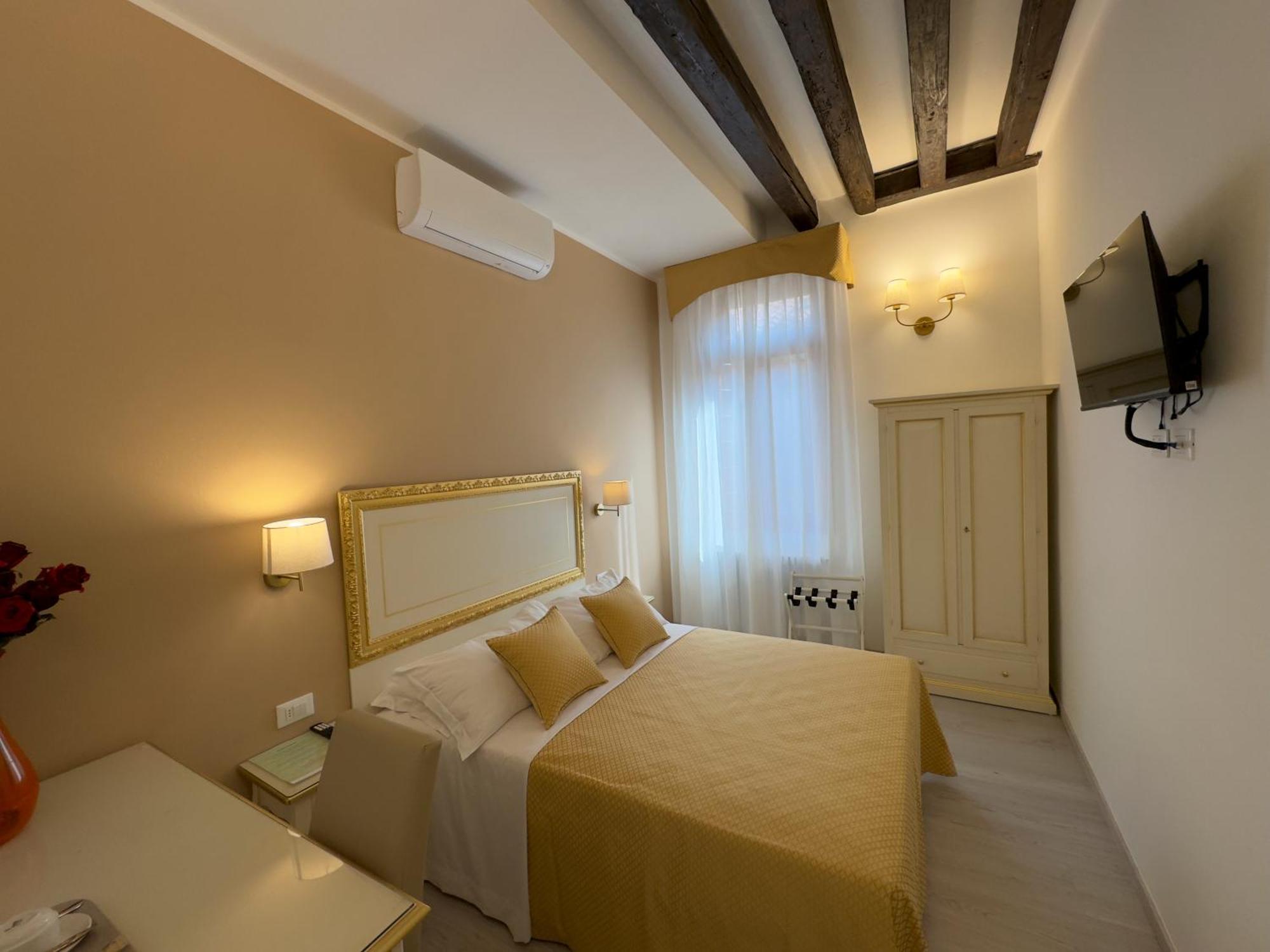 Residenza Briati Hotel Венеция Стая снимка